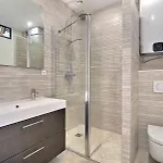 Luxurious In With Pool Будинок відпочинку