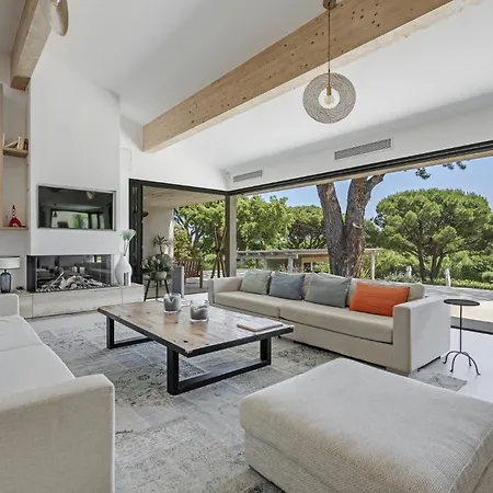 Luxurious In With Pool Holiday home